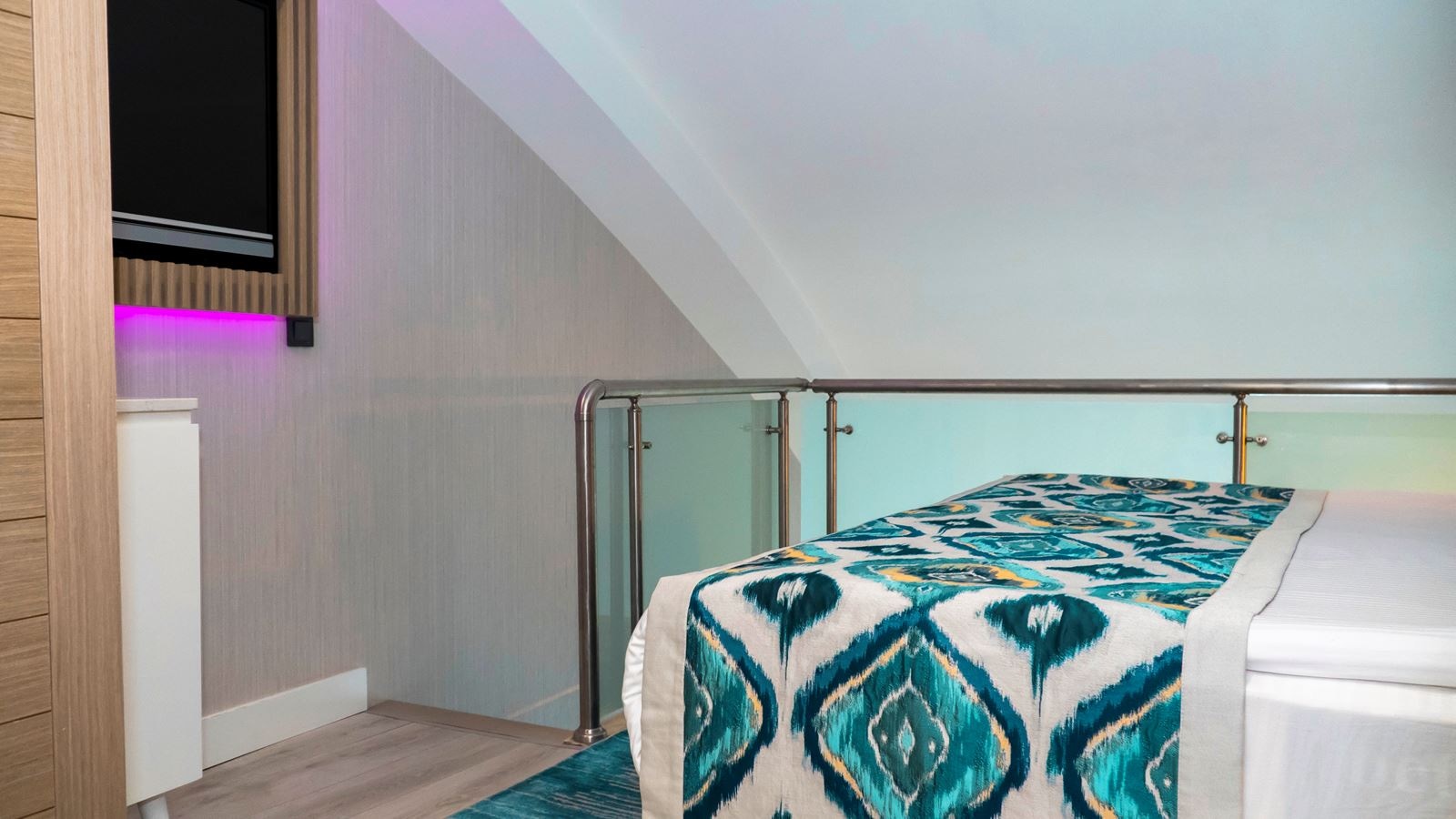 rooms-duplex-family-room