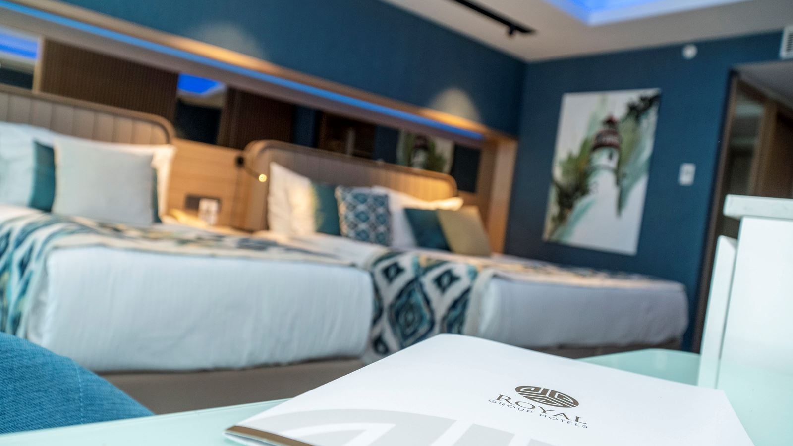 rooms-superior-standard-room-side-sea-view-with-balcony