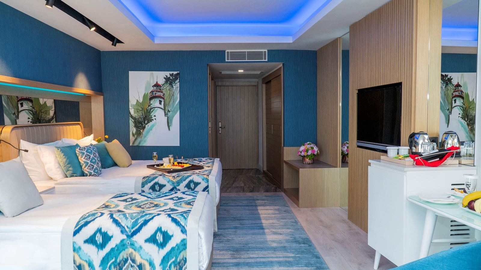 rooms-superior-standard-room-sea-view-with-balcony