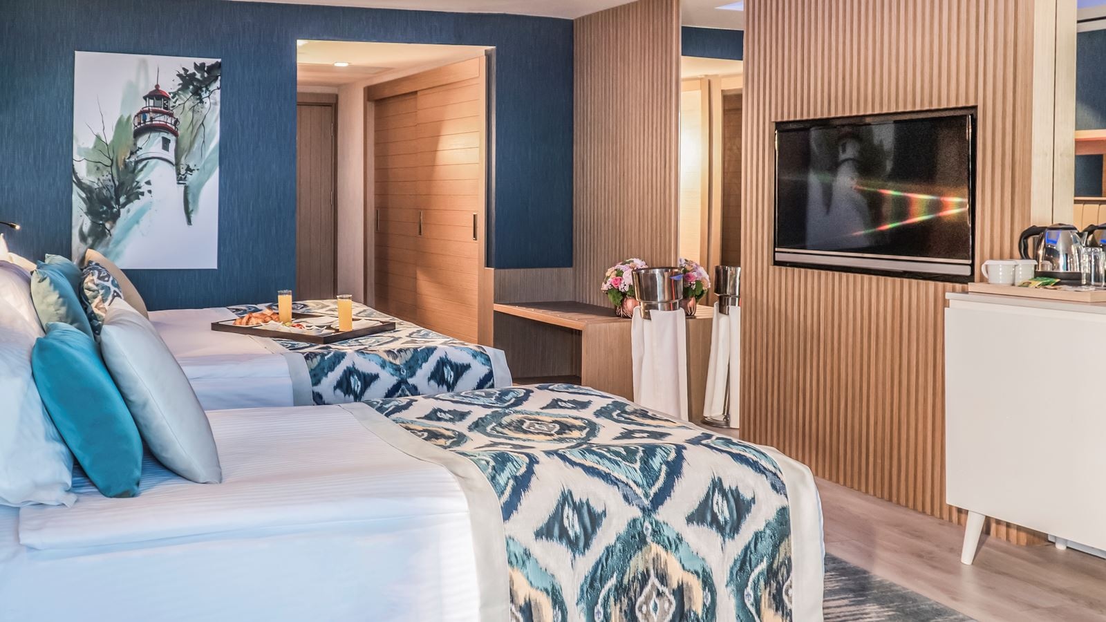 rooms-superior-standard-room-sea-view-with-balcony