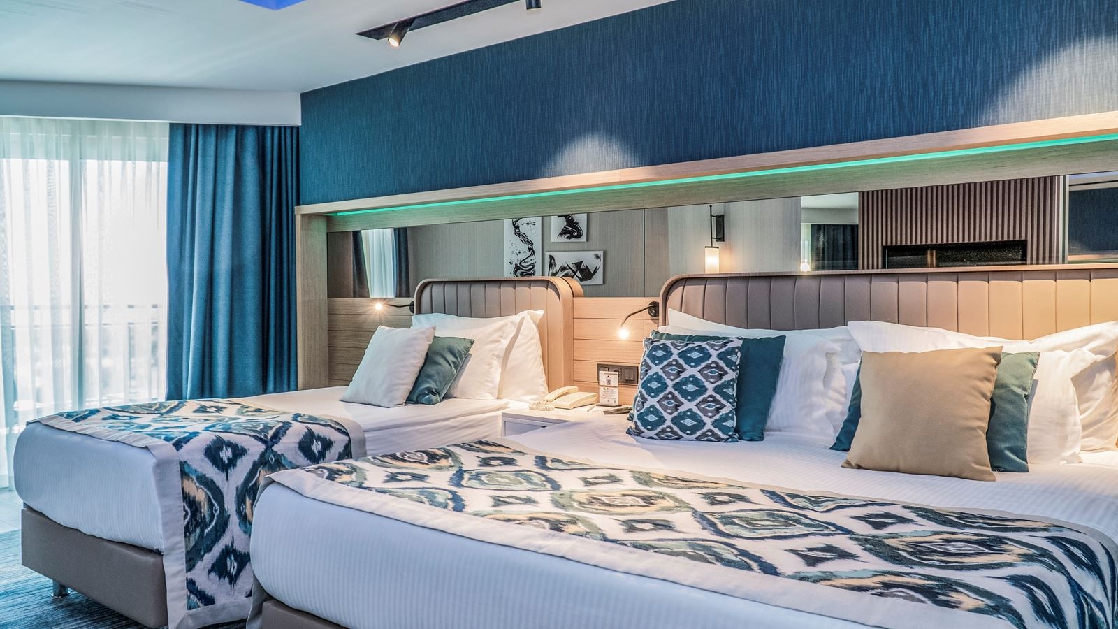 rooms-superior-standard-room-sea-view-with-balcony