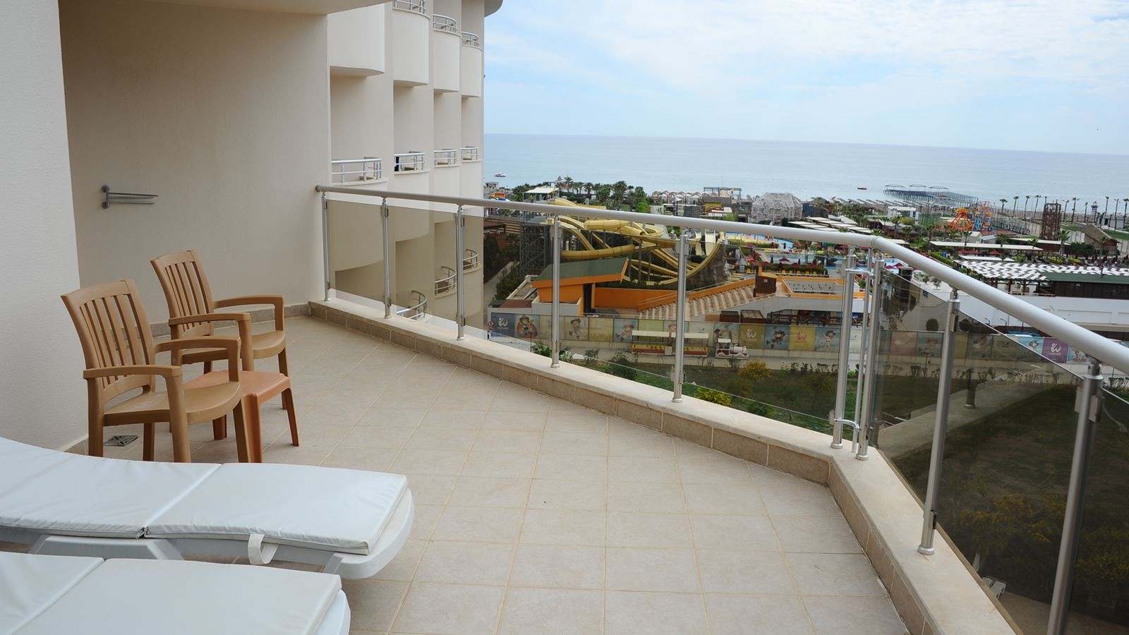 rooms-standard-terrace-jacuzzi-room