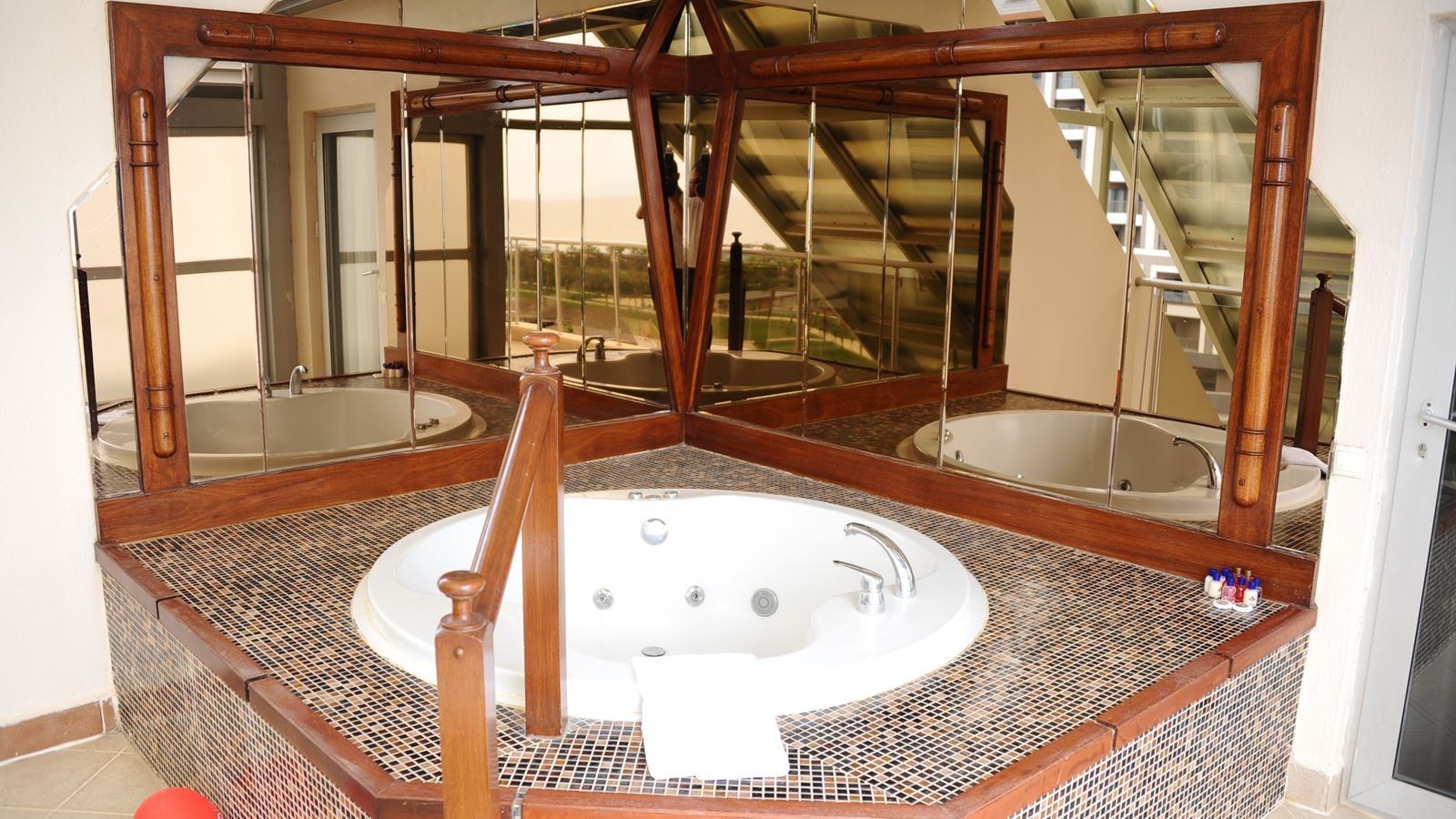 rooms-standard-terrace-jacuzzi-room