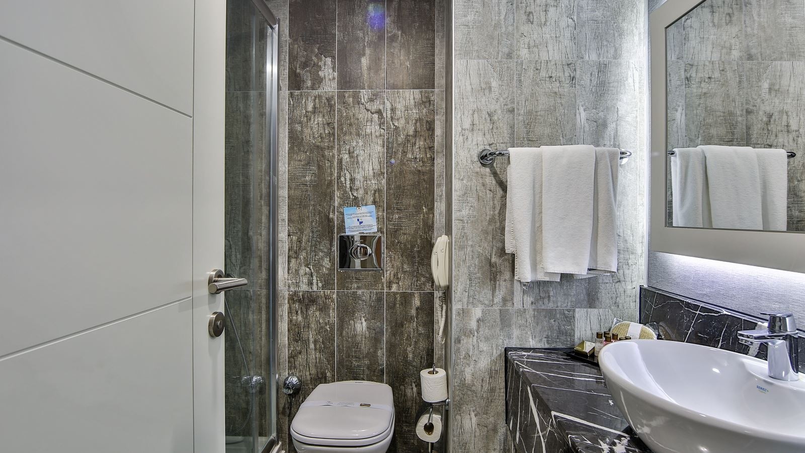 rooms-standard-land-view-room