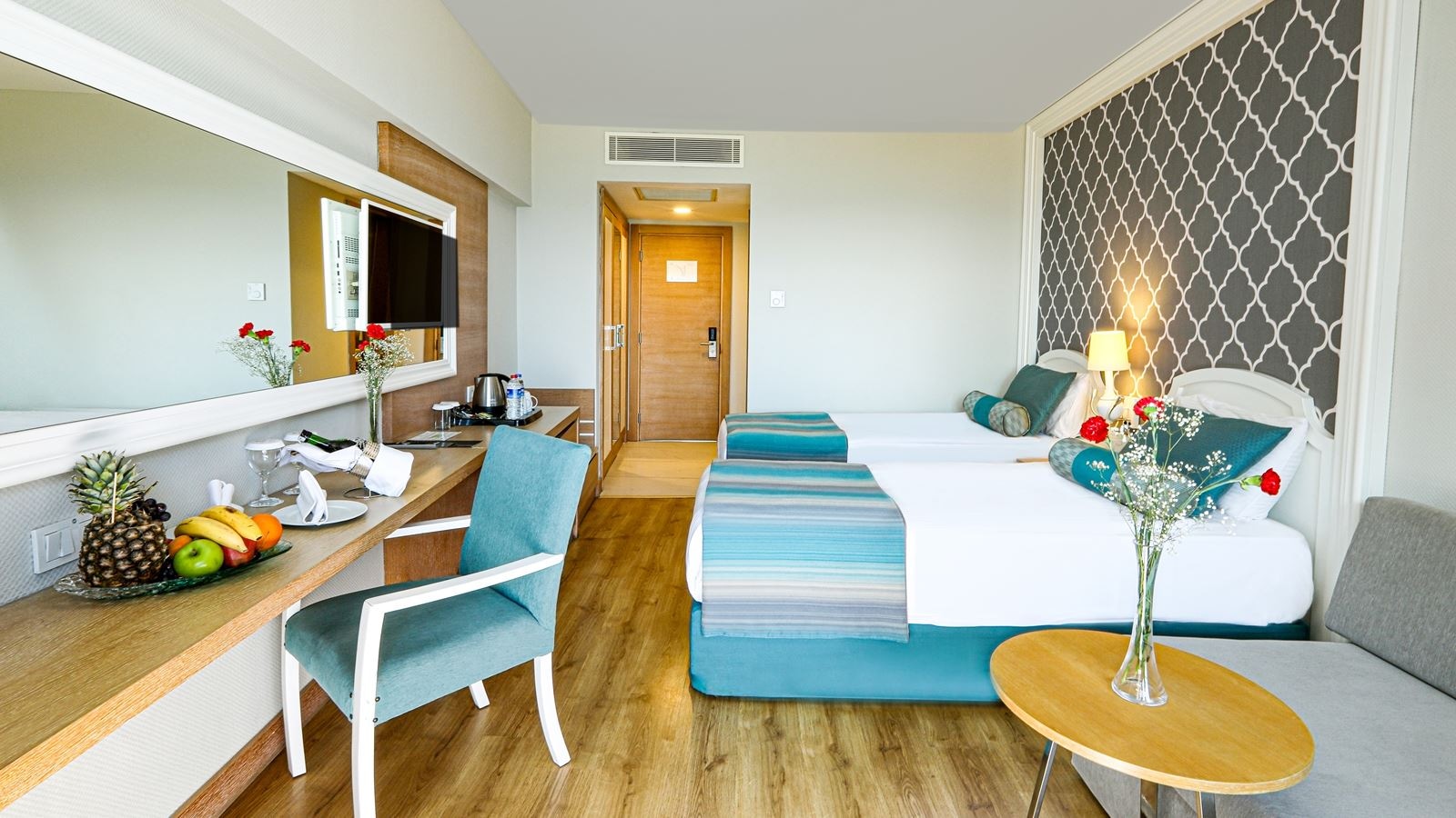 rooms-deluxe-side-sea-view