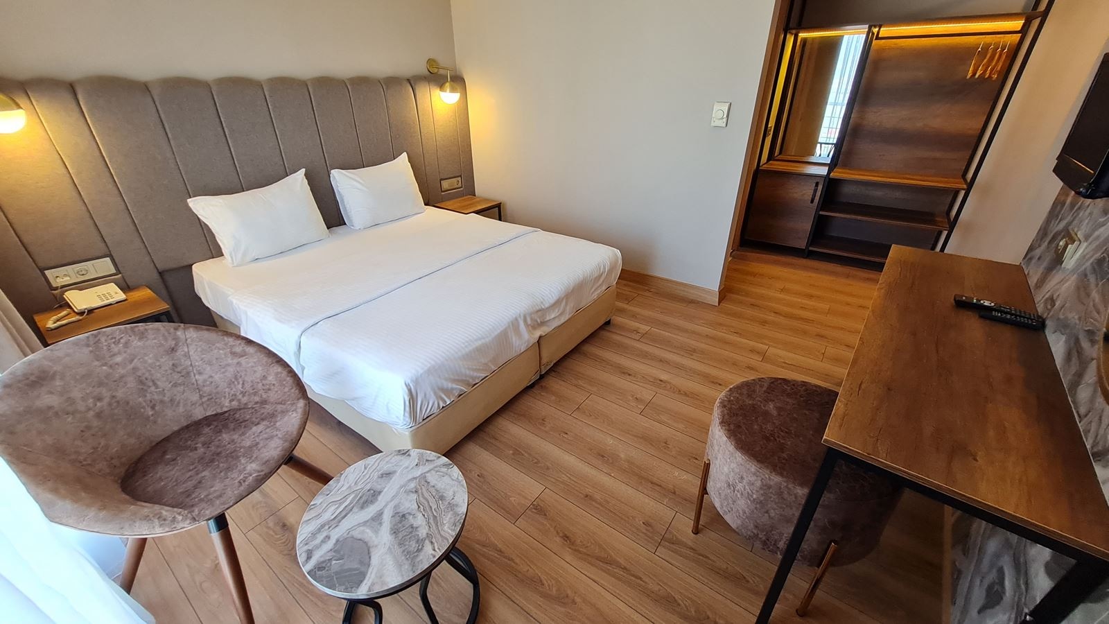 rooms-family-room-standard