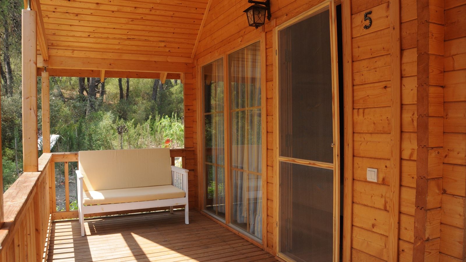 rooms-bungalow-room-2-bedrooms