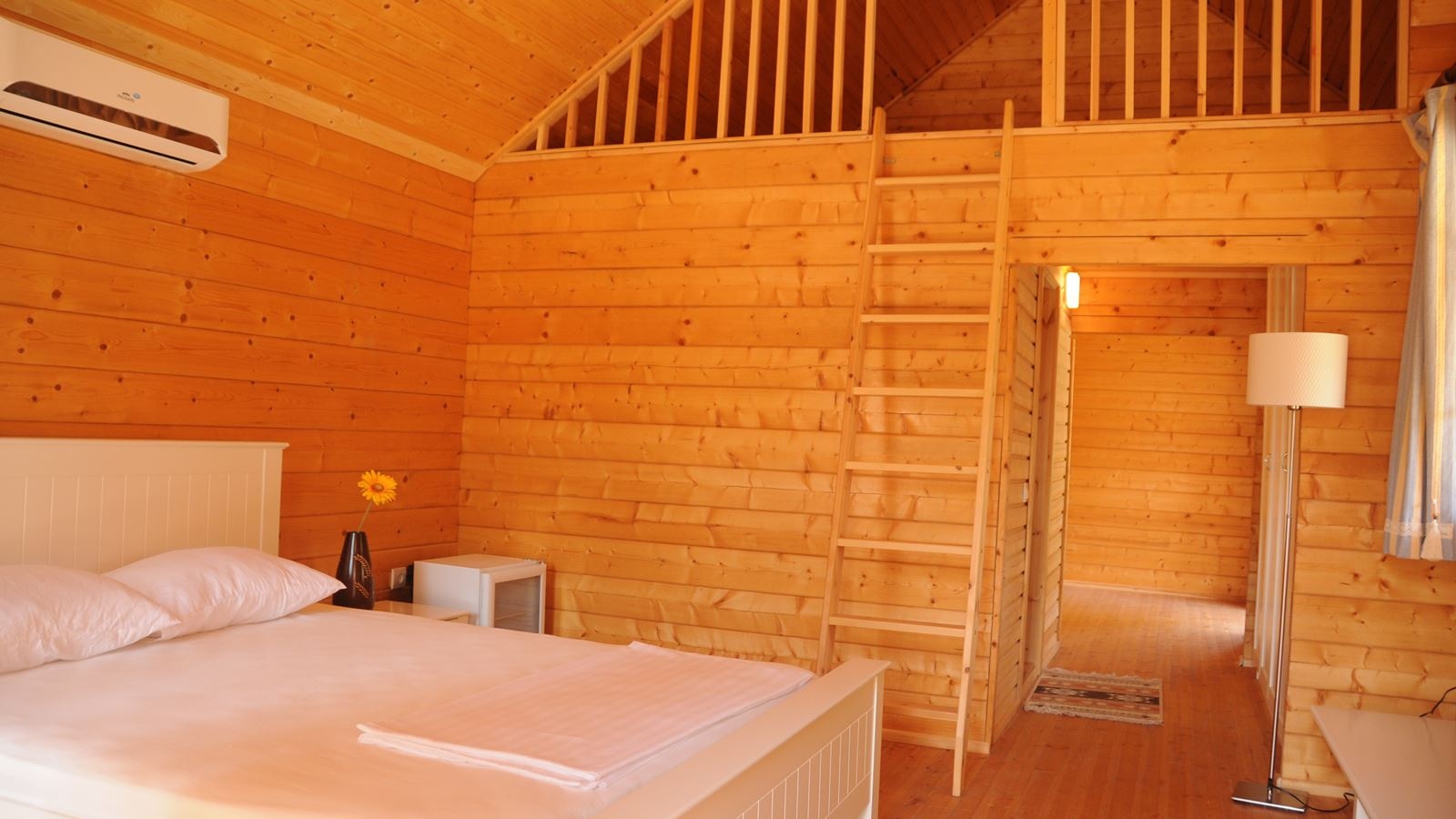 rooms-bungalow-room-2-bedrooms