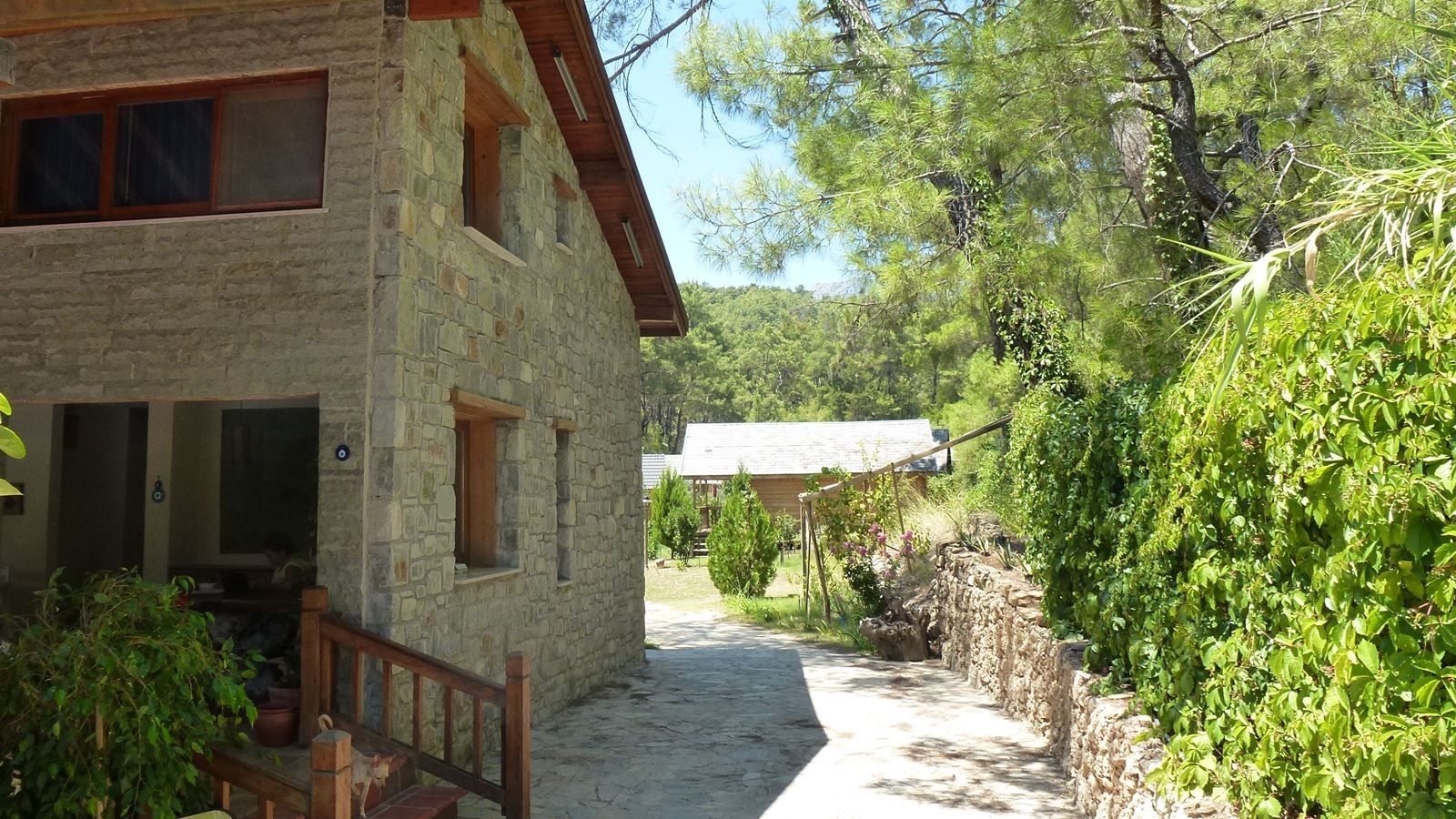 rooms-bungalow-room-2-bedrooms