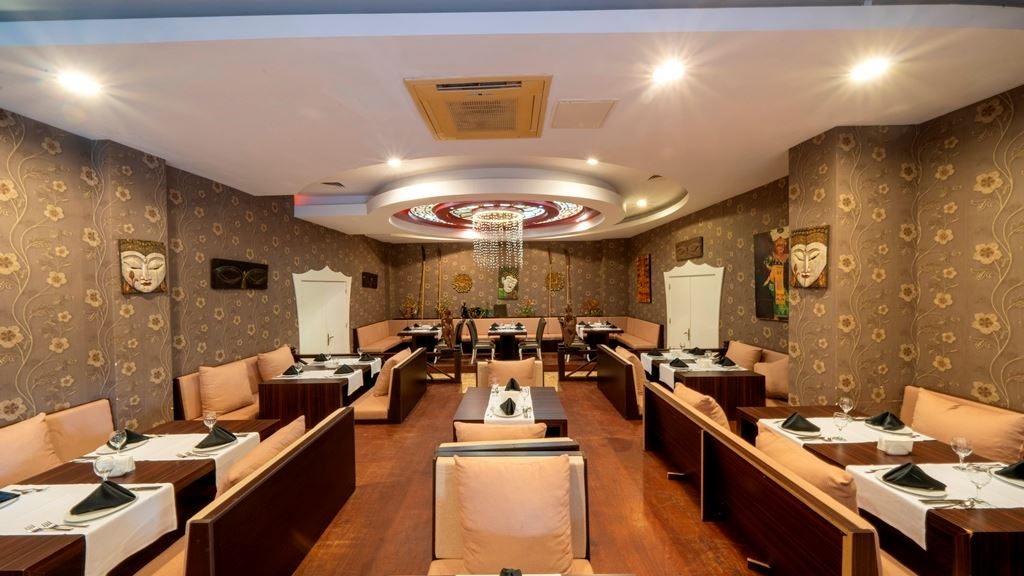 restaurants-khun-mai-restaurant