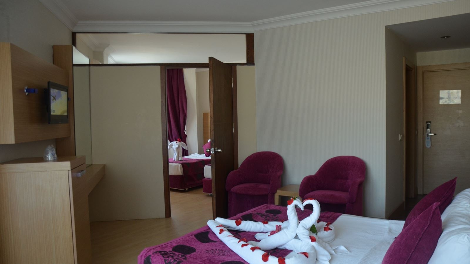 rooms-family-connection-room-land-view