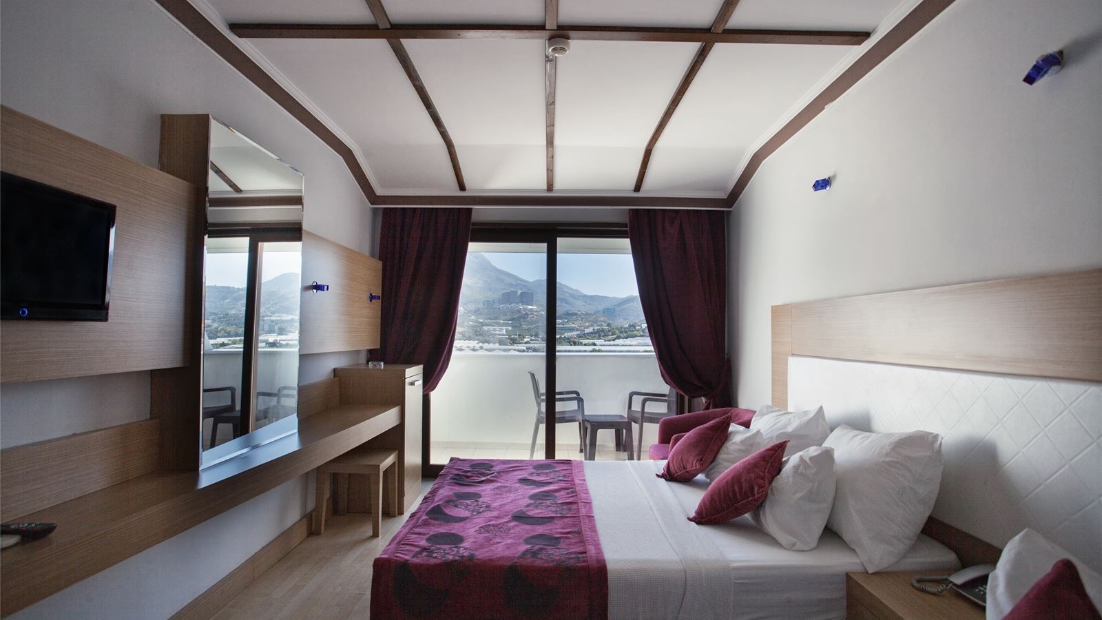 rooms-standart-pool-view