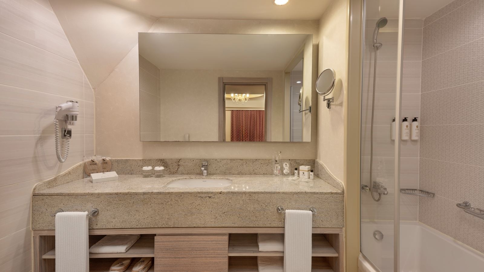 rooms-duplex-family-room