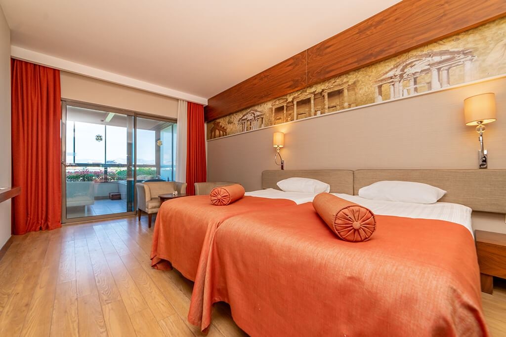 rooms-jacuzzi-comfort-room