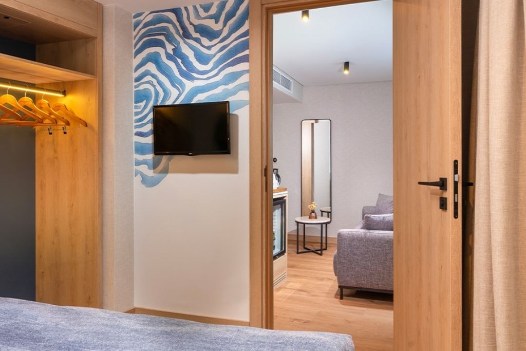 rooms-family-room-2bedrooms