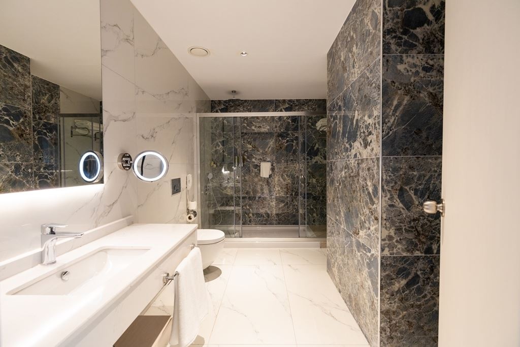 rooms-deluxe-suite-partial-sea-view-room