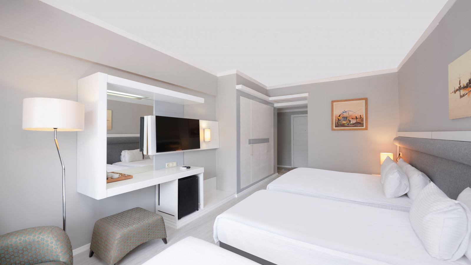 rooms-grand-superior-room-pool-view