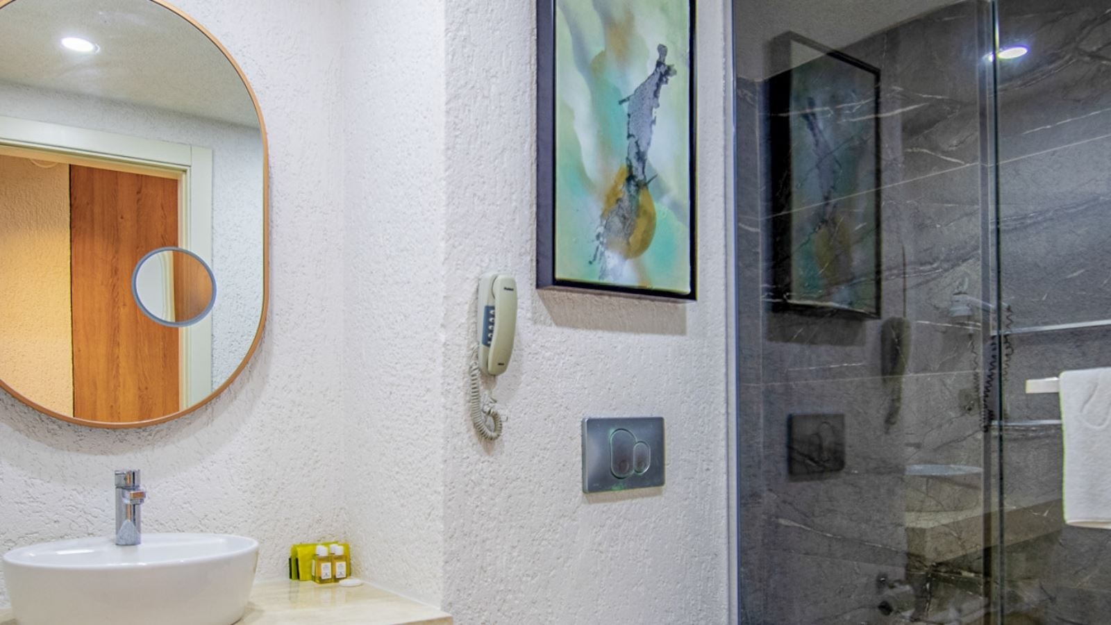 rooms-main-building-family-room