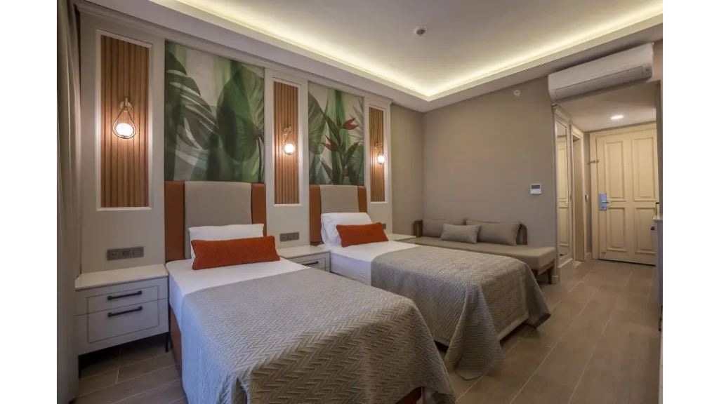 rooms-comfort-standard-main-building-land-view