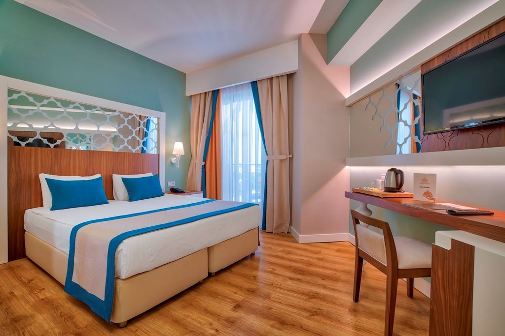 rooms-standart-room-with-poolview