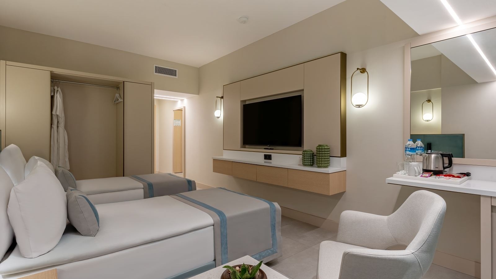 rooms-deluxe-connection-family-room