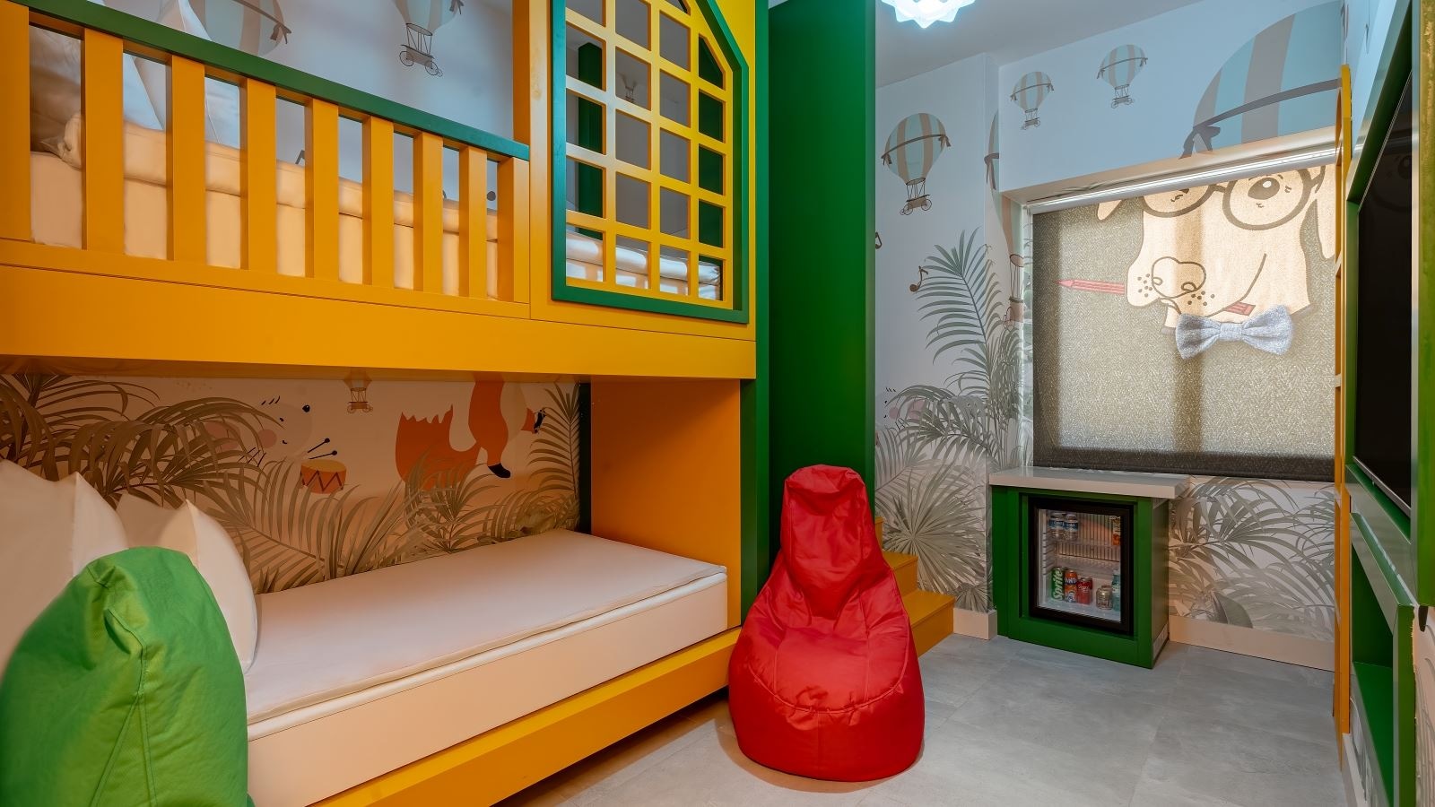 rooms-deluxe-family-room