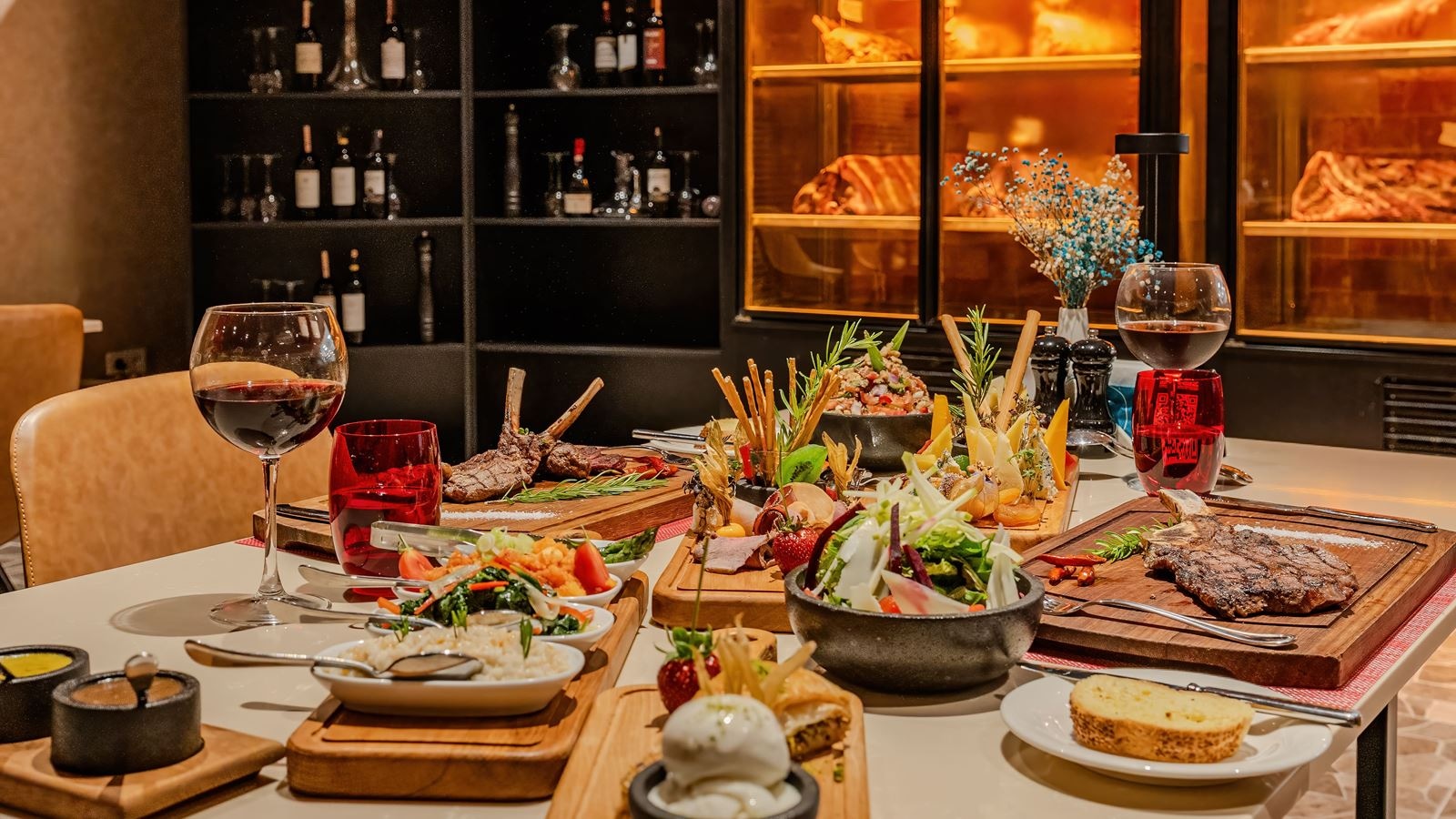 restaurants-alekxanders-steak-house