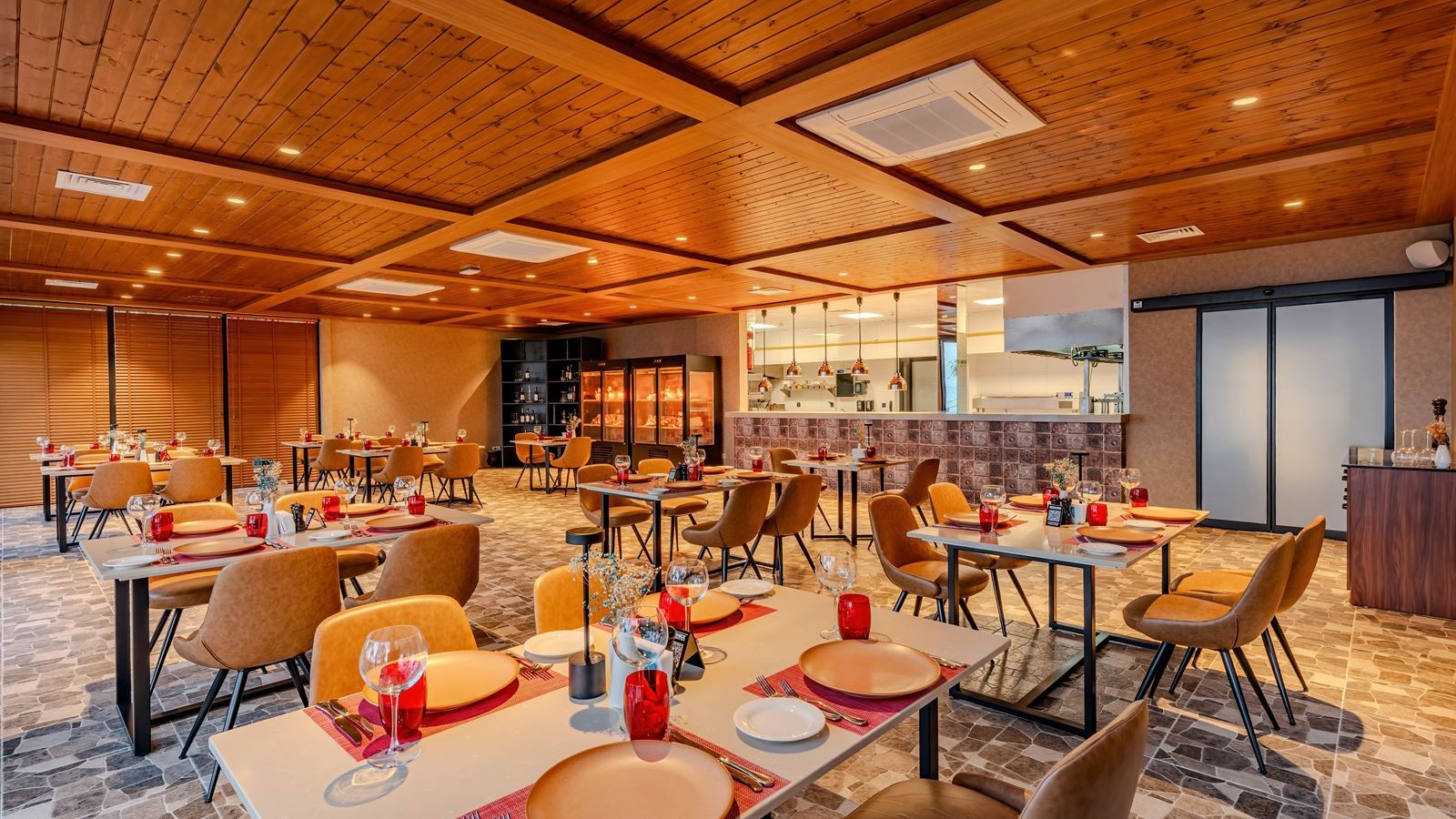 restaurants-alekxanders-steak-house