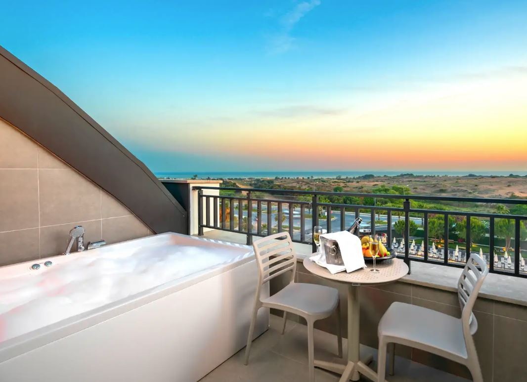 rooms-standard-room-sea-jacuzzi