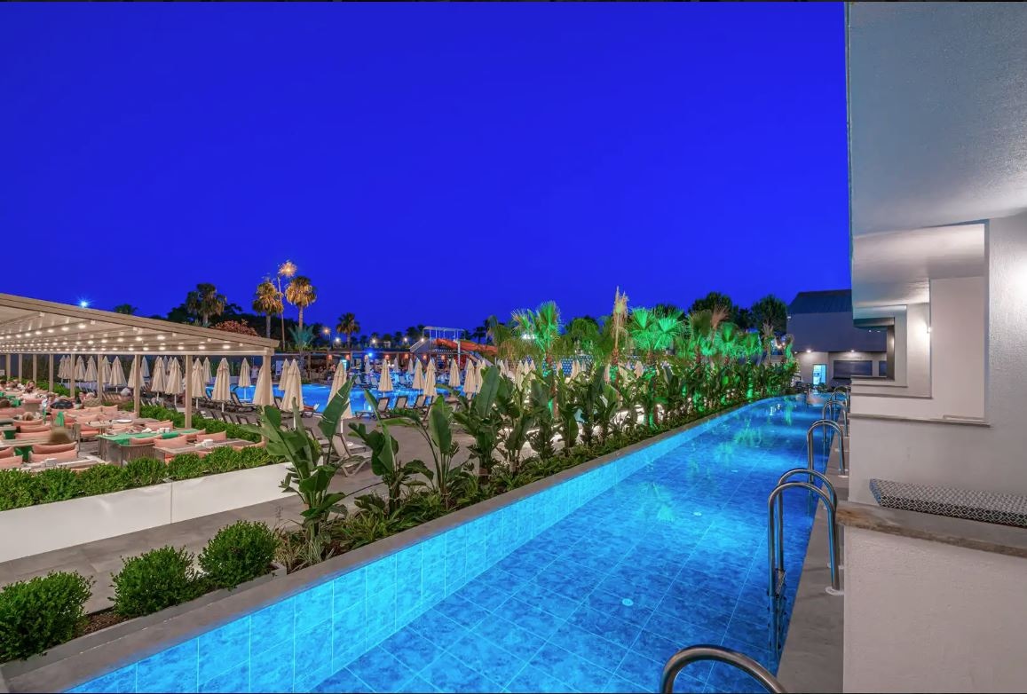 rooms-standard-room-swimm-up