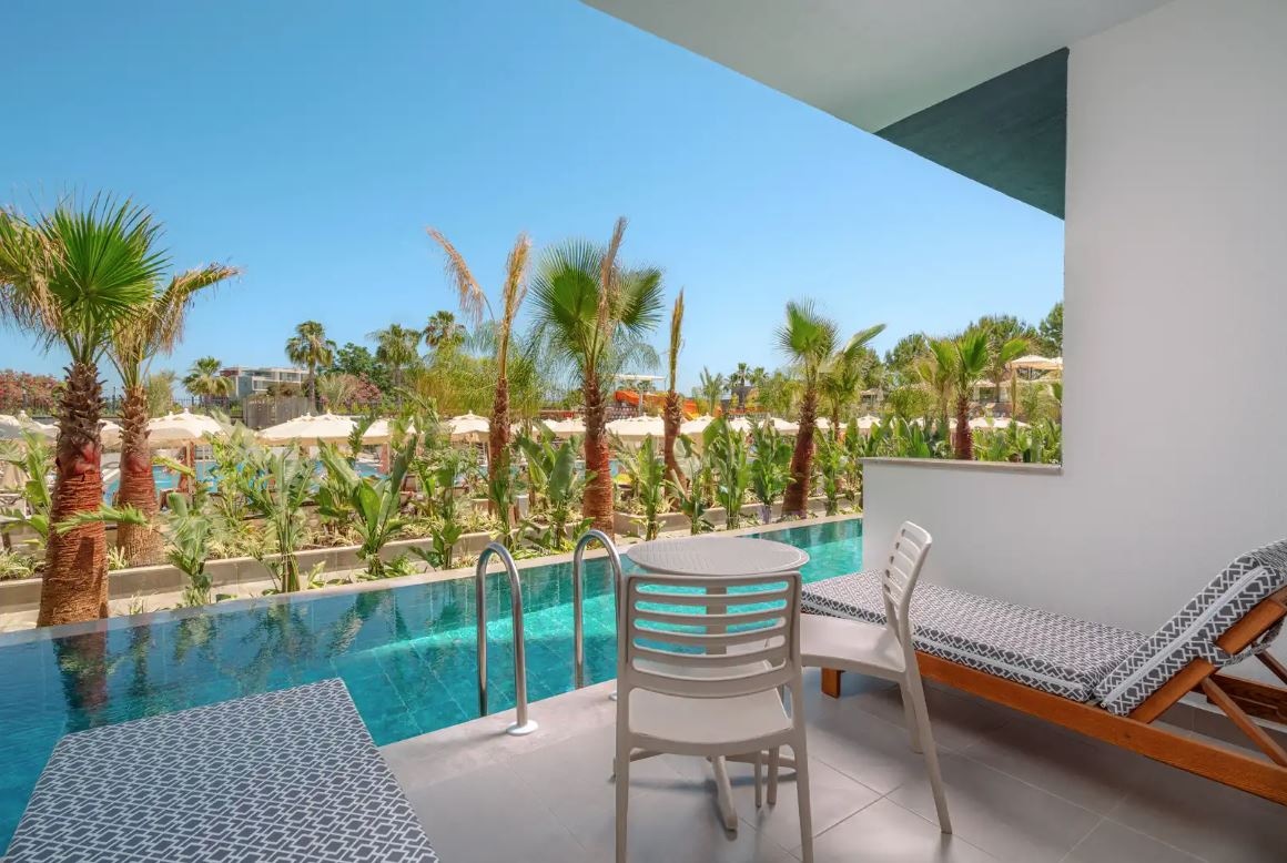 rooms-standard-room-swimm-up