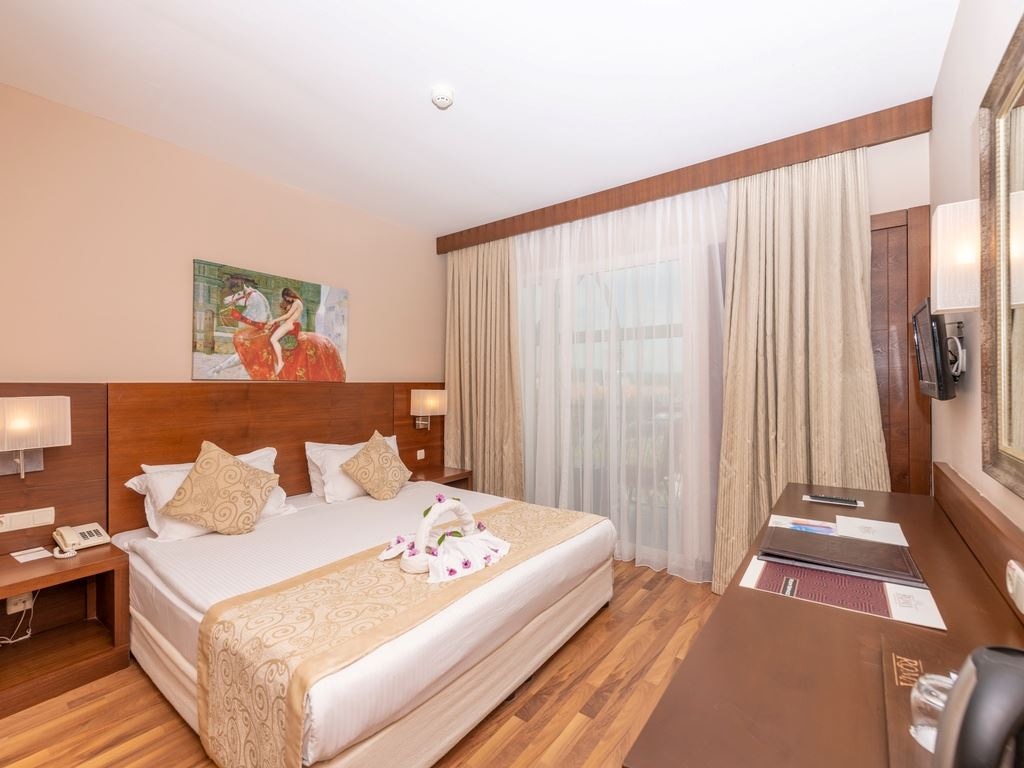 rooms-standard-room-land-view-with-balcony