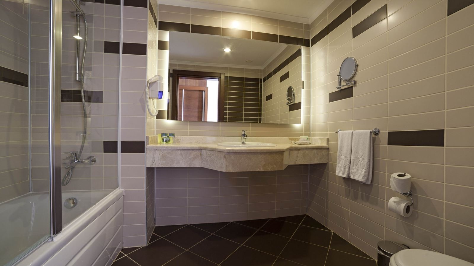 rooms-family-room-2-bedrooms