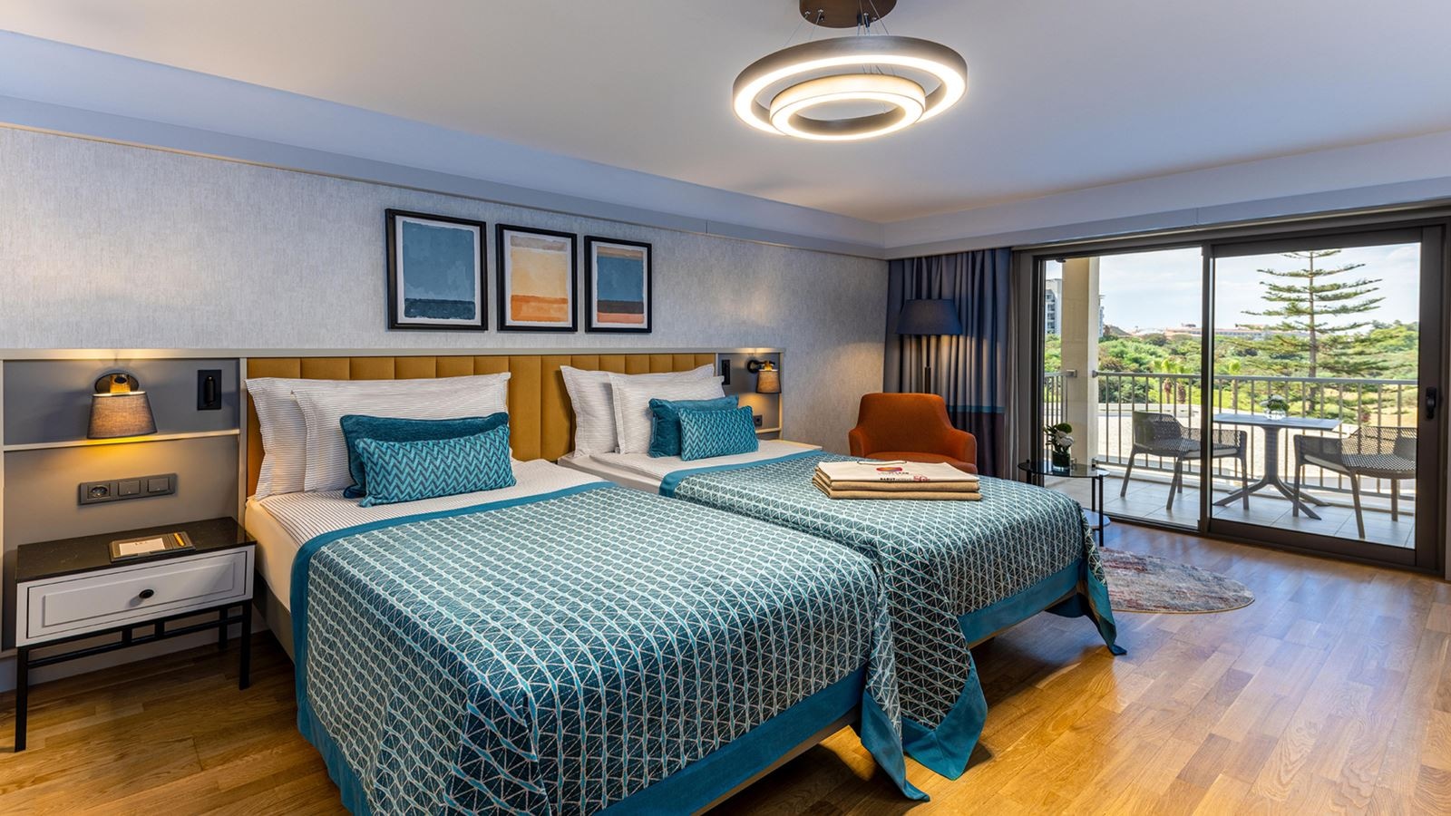 rooms-superior-room-land-view