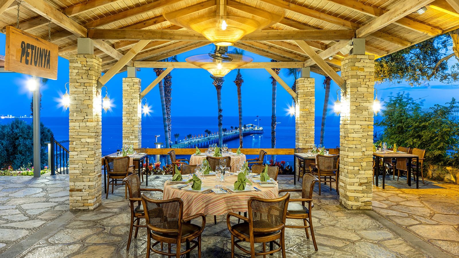 restaurants-petunya-ala-carte-restaurant