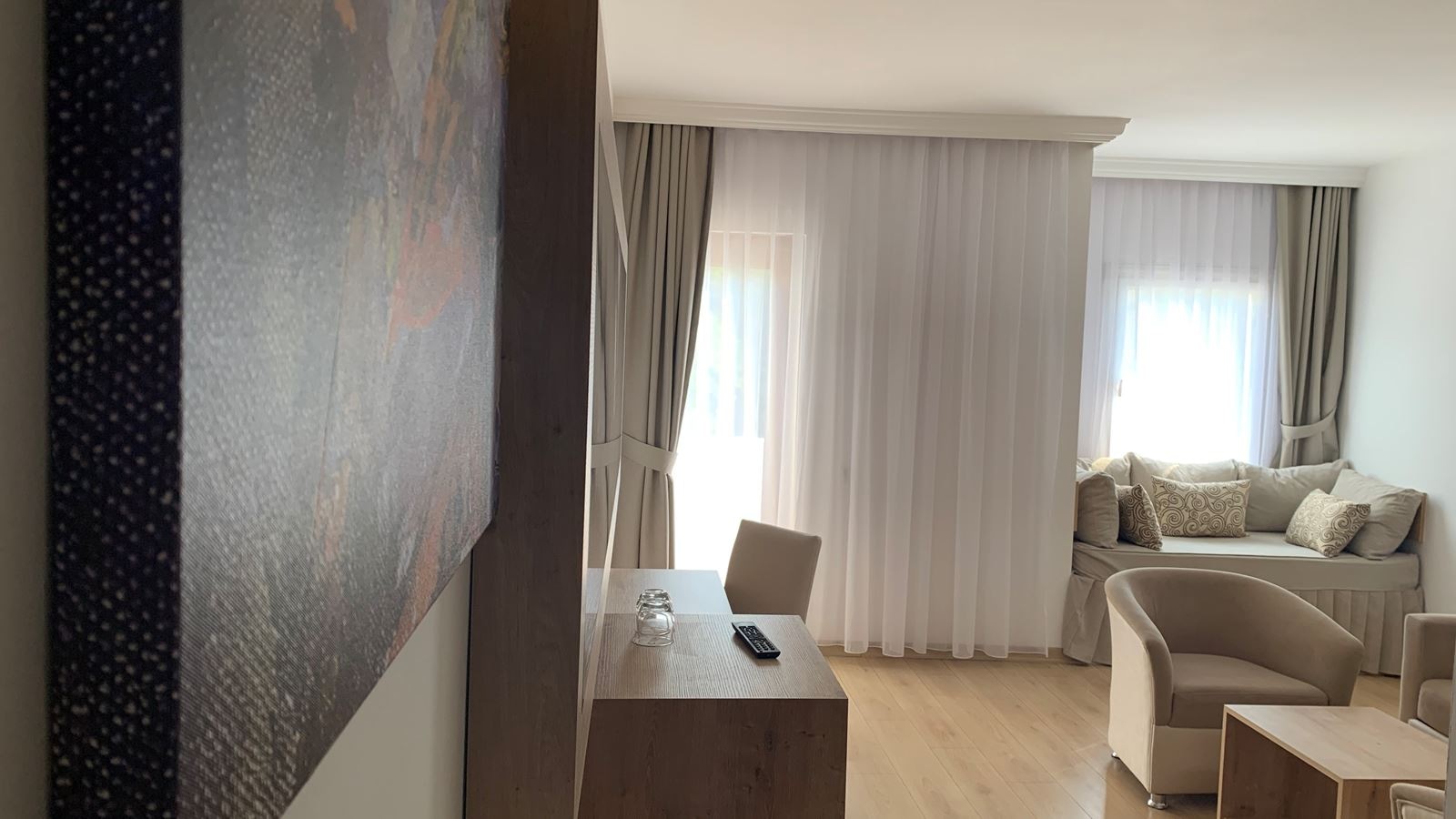 rooms-family-room-pool-side-connecting-2-rooms