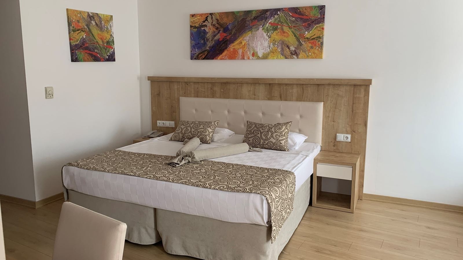 rooms-family-room-pool-side-connecting-2-rooms