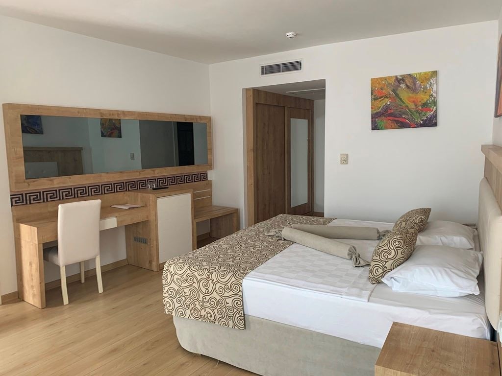 rooms-standard-room-pool-side