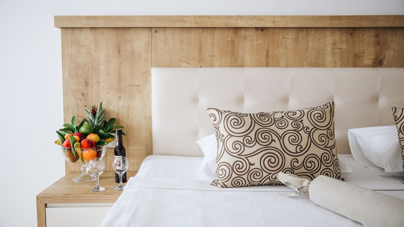 rooms-family-room-pool-side-connecting-2-rooms