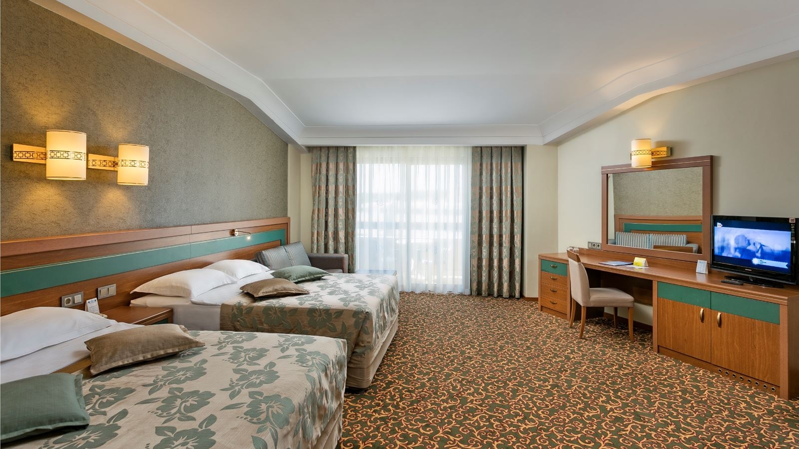 rooms-family-room-2-connection