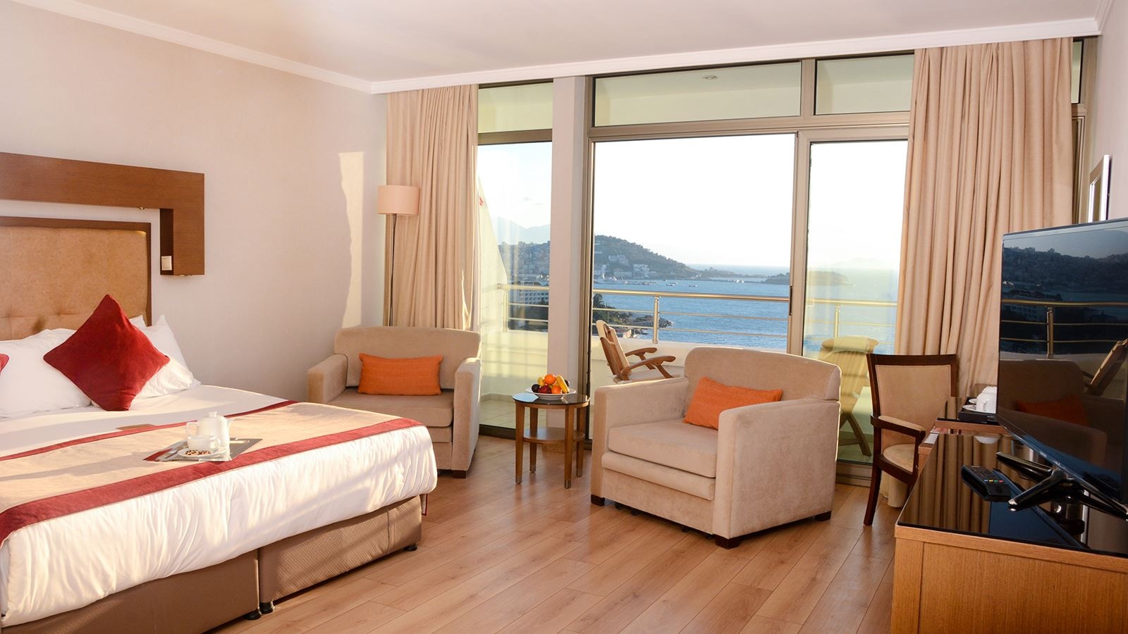 rooms-executive-room-seaview-balcony