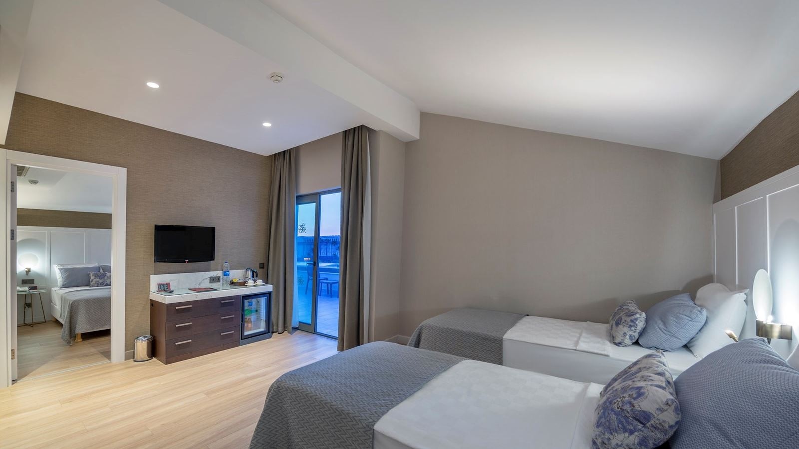 rooms-family-room-superior