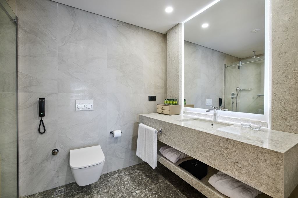 rooms-comfort-lake-house