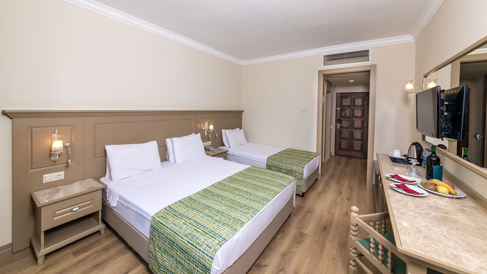 rooms-mainbuilding-landview