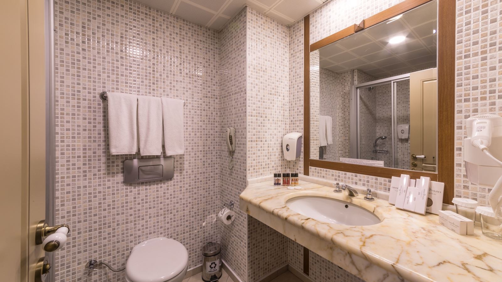 rooms-mainbuilding-landview