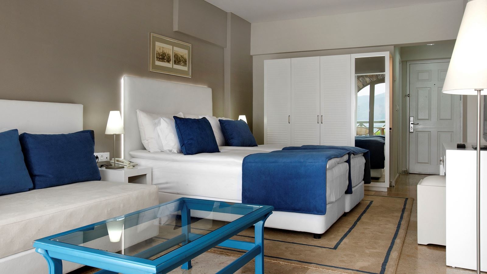 rooms-standard-side-sea-view-with-balcony