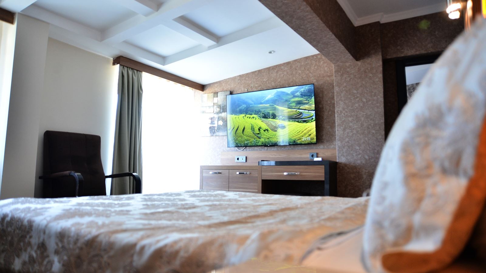 rooms-junior-suit-room