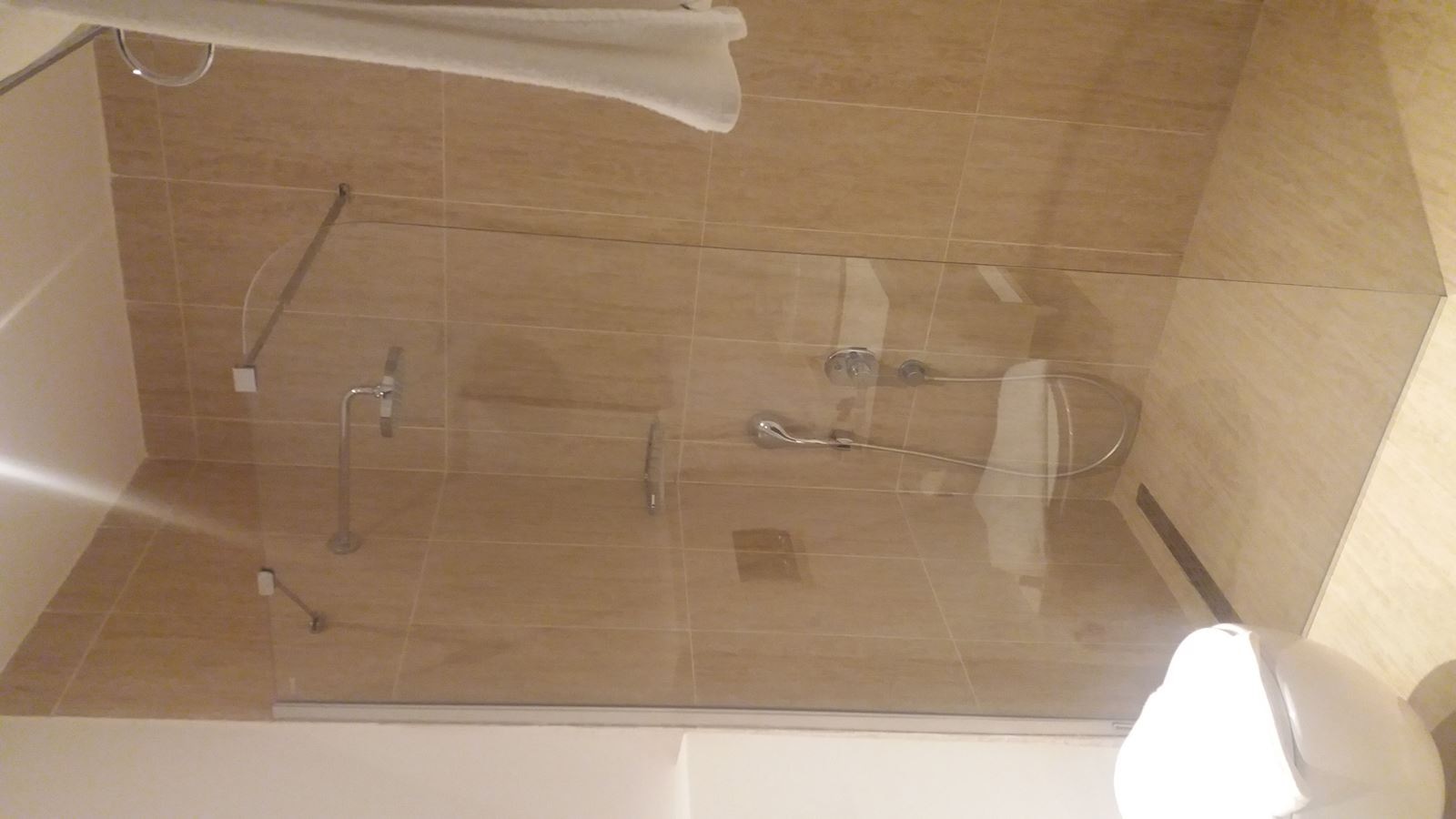 rooms-deluxe-suit-with-jacuzzi