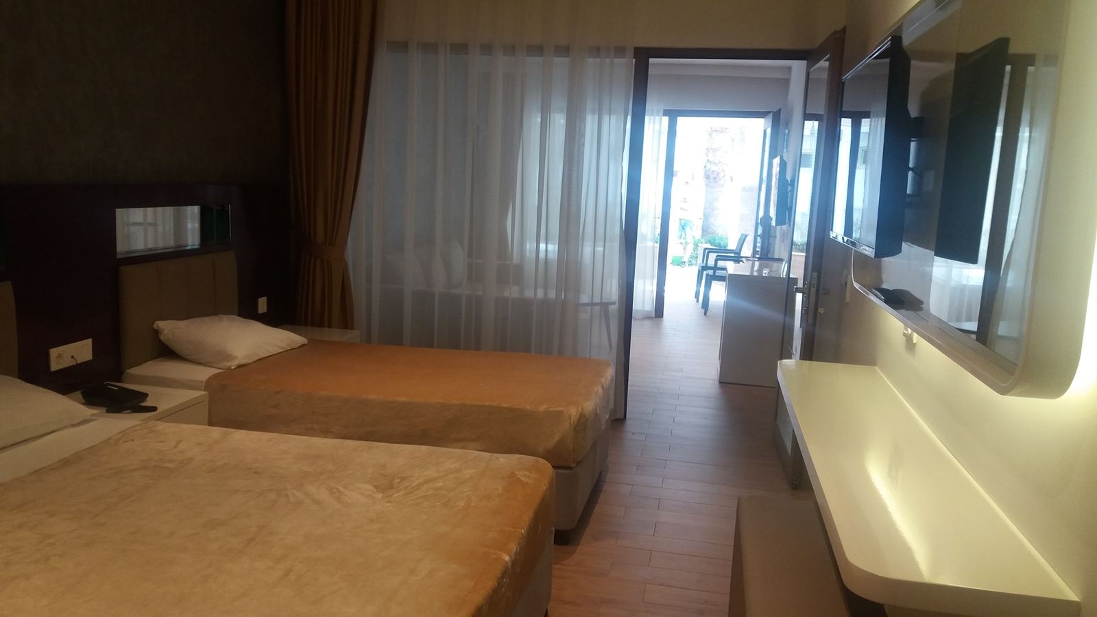 rooms-deluxe-suit-with-jacuzzi