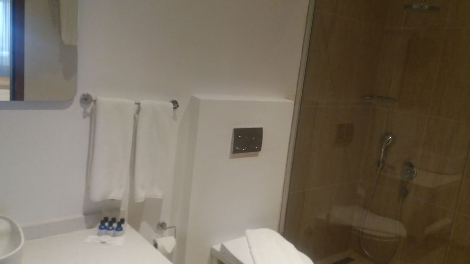 rooms-deluxe-suit-with-jacuzzi